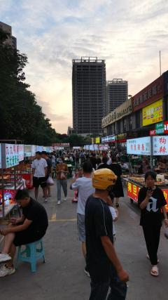 西安未央档口摊位出租 10元/㎡/天起，下水外摆区商铺热租中